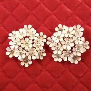Vintage cora earrings, white plastic flowers clear rhinestones clip on